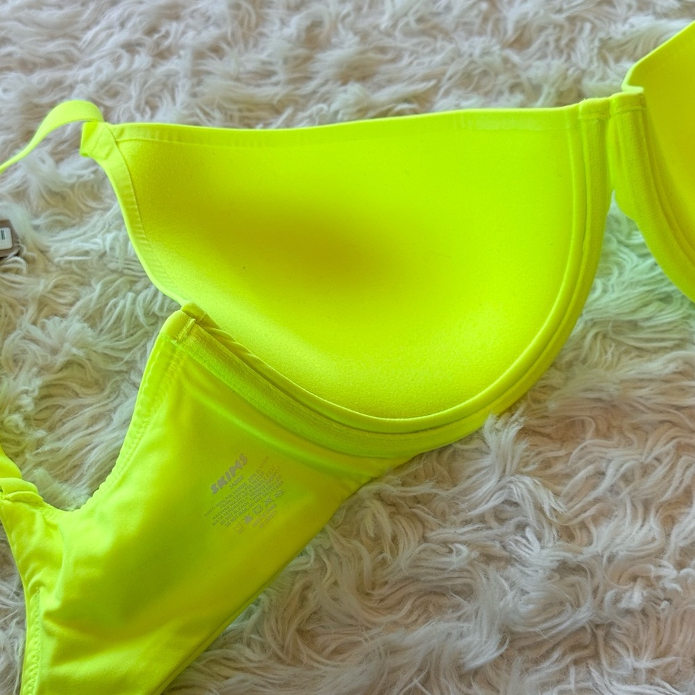 NWT Skims Fits Everybody Scoop Plunge Bra 34DDD 
Green Highlighter - Picture 7 of 9